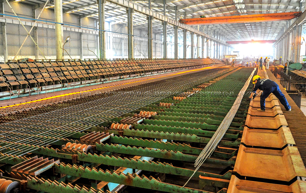 Sản xuất thép cán tại Công ty CP Gang thép Thái Nguyên. Ảnh: T.L