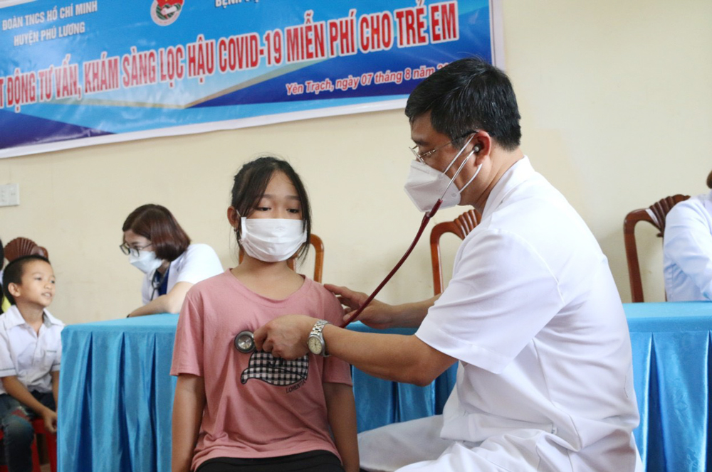 Bệnh viện Trung ương Thái Nguyên tổ chức hỗ trợ cơ sở y tế tuyến dưới khám chữa bệnh, hướng dẫn chuyên môn theo hình thức cầm tay chỉ việc.