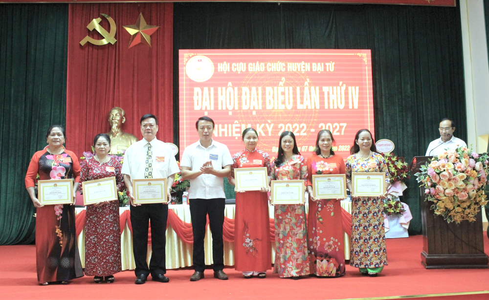 Các tập thể, cá nhân được nhận khen thưởng của UBND huyện Đại Từ