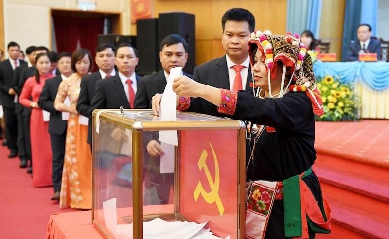 Nêu gương đã được Chủ tịch Hồ Chí Minh xác định là một phương thức lãnh đạo của Ðảng và thành phần cốt yếu của văn hóa Ðảng. (Ảnh: tapchicongsan.org.vn)