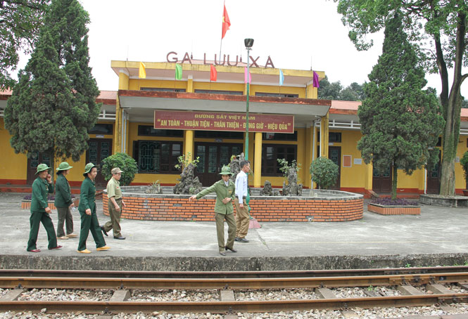 Các nhân chứng thăm lại ga Lưu Xá, nơi 60 chiến sĩ Đại đội 915 đã anh dũng hy sinh đêm 24/12/1972. Ảnh tư liệu