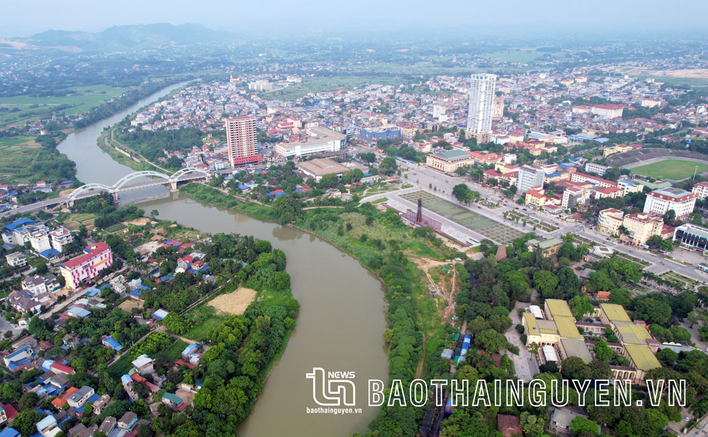 Sông Cầu và một phần khu trung tâm TP. Thái Nguyên ngày này. Ảnh: Nguyên Ngọc