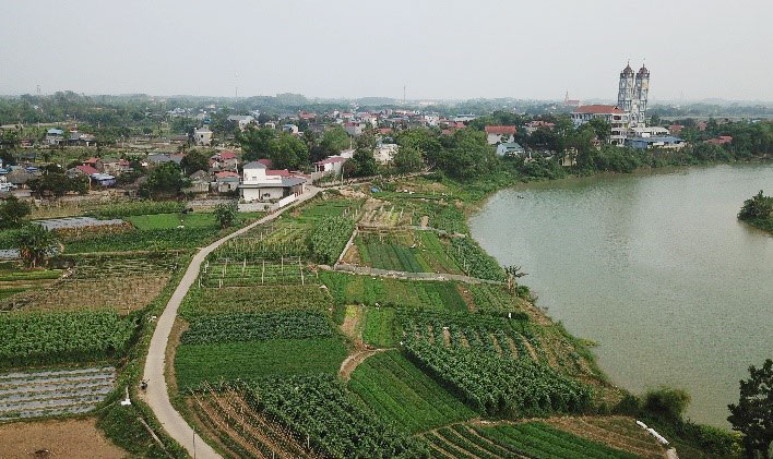 Phía Đông thành phố (bờ tả sông Cầu) là những miền quê yên bình với nhiều tiềm năng phát triển