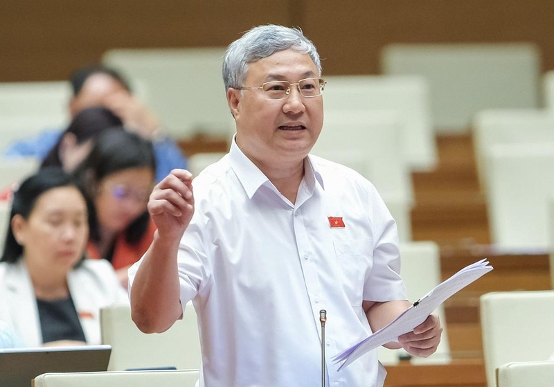 Đại biểu Trần Văn Lâm - Đoàn đại biểu Quốc hội tỉnh Bắc Giang góp ý kiến vào dự án Luật Thực hiện dân chủ ở cơ sở.