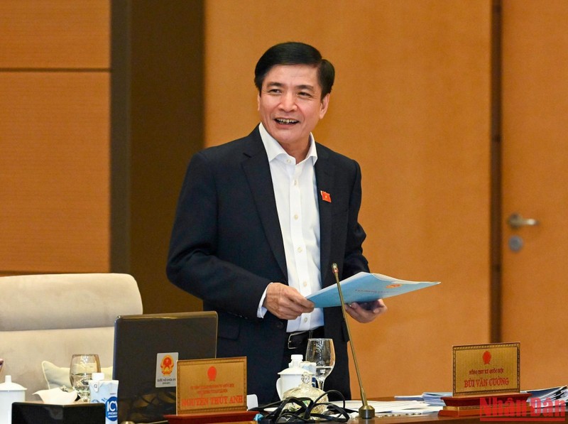 Tổng Thư ký Quốc hội, Chủ nhiệm Văn Phòng Quốc hội Bùi Văn Cường trình bày báo cáo về việc chuẩn bị Kỳ họp thứ 4, Quốc hội khóa XV.