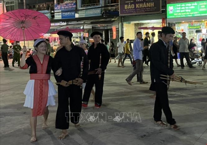 Tái hiện không gian văn hoá dân tộc Mông, Sán Chỉ tại Tuần văn hoá - Chợ tình phong lưu Bảo Lạc năm 2022. 