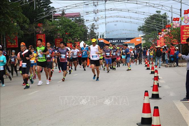 Các vận động viên xuất phát chạy cự ly 10 km (ảnh tư liệu).